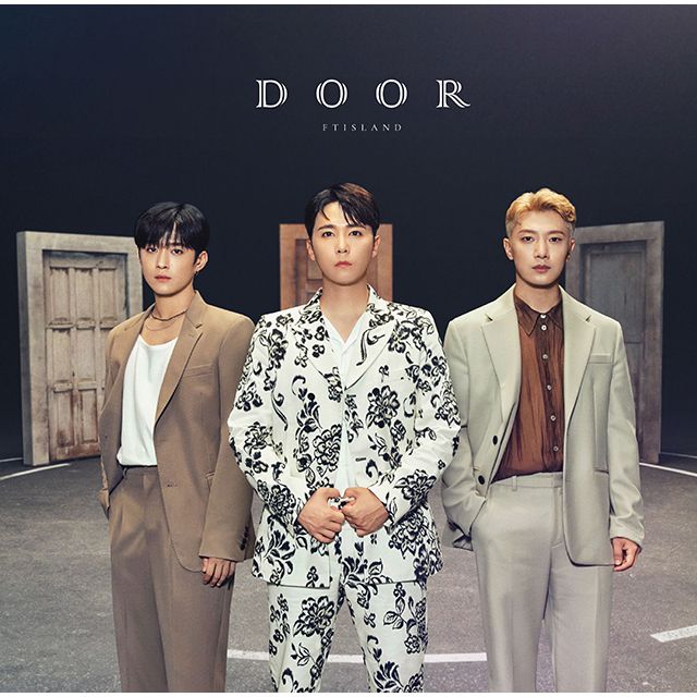 DOOR【初回限定盤B】CD+PHOTO BOOK