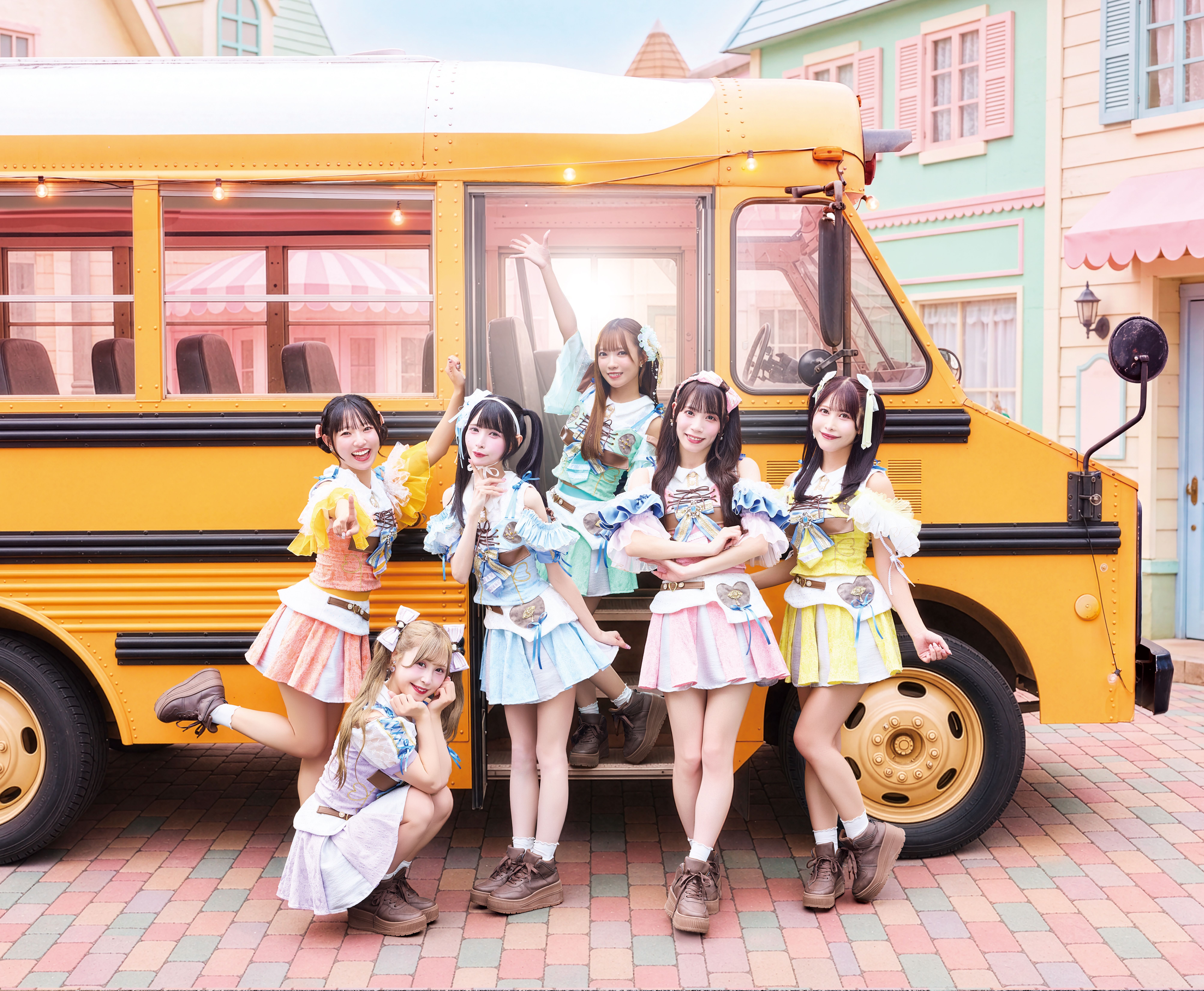 Luce Twinkle Wink_ハートフル メモリーズ_アー写.jpg